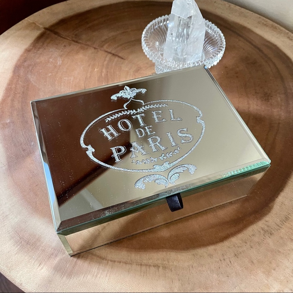 Elegant Mirrored Jewelry Box